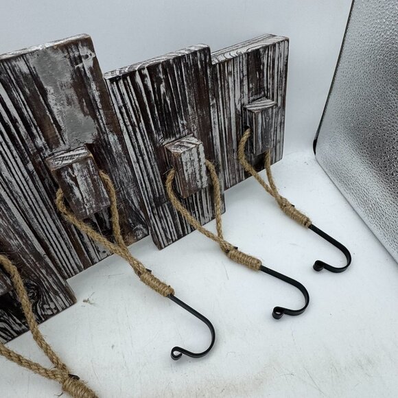 Rustic Farmhouse Wall Hook Rack Distressed Wood w Rope & Metal Hooks Farmhouse - Picture 4 of 5